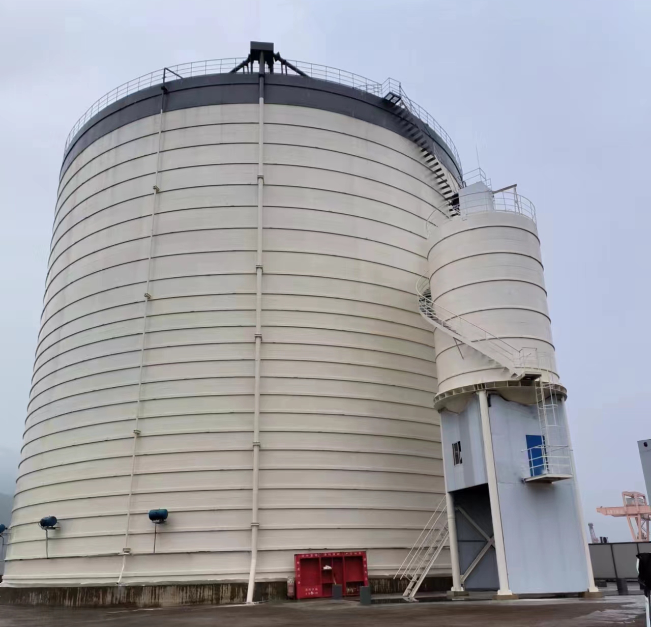 新巴尔虎右10万吨水泥钢板库